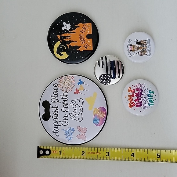 EUC Bundle of 5 Disney parks buttons °○° - Picture 2 of 8